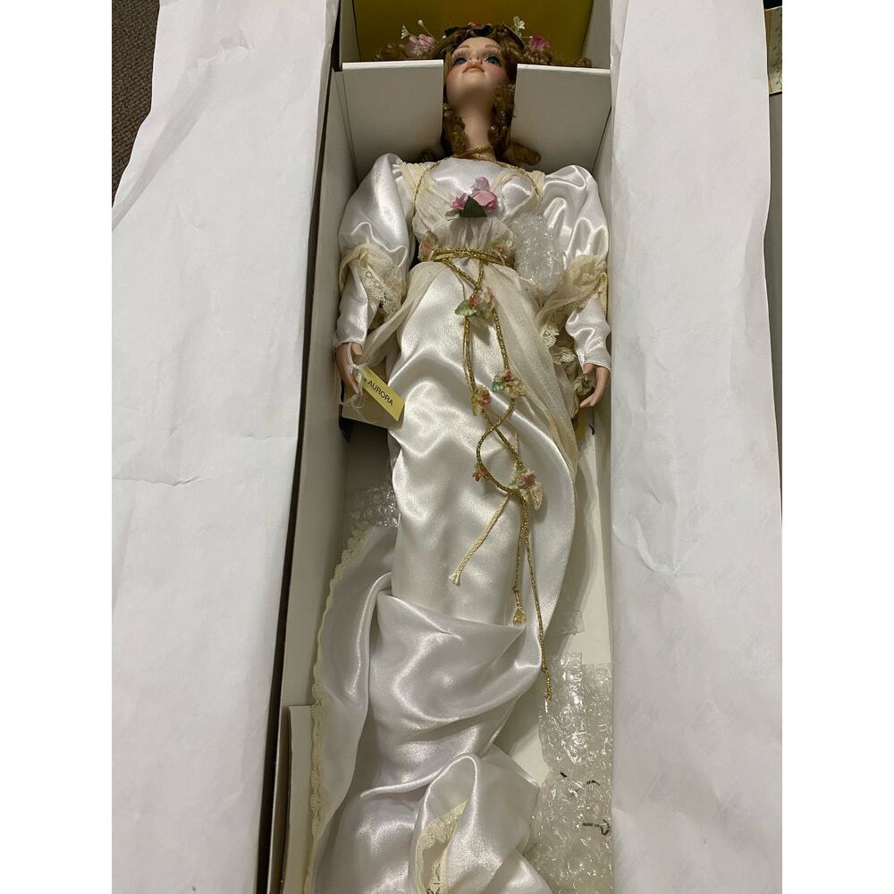 Seymour Mann Aurora Bridal Porcelain Doll A Connoisseur Collection